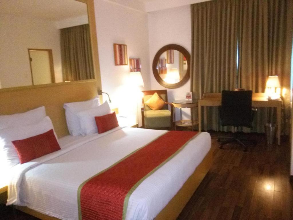Pride Hotel, Chennai Extérieur photo