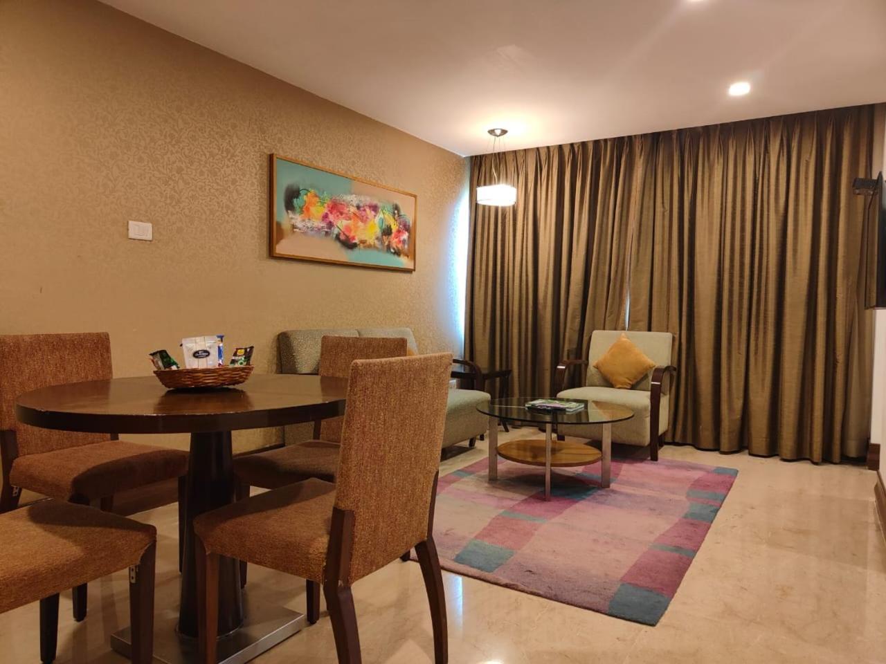 Pride Hotel, Chennai Extérieur photo